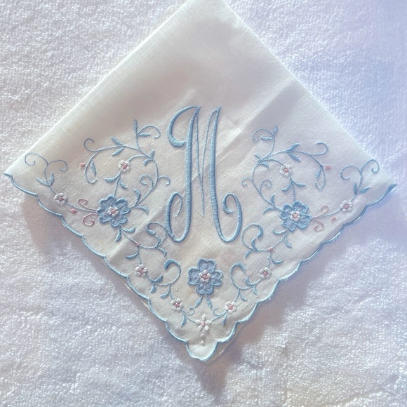 VINTAGE MONOGRAMMED HANDKERCHIEF 14”x14” - Picture 5 of 6